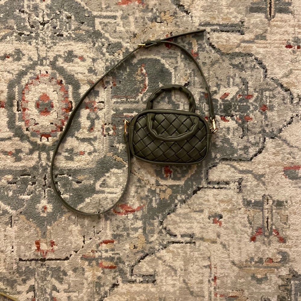 Woven Faux Leather Green Crossbody Clutch
